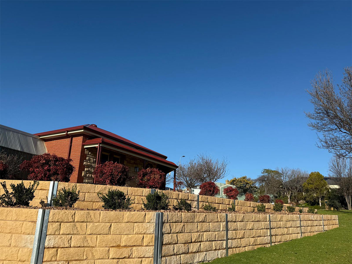 How to build a retaining wall on an Adelaide block